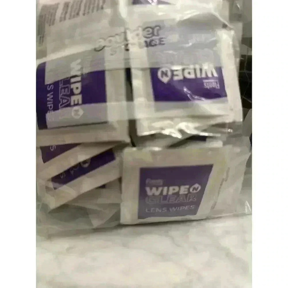2 QT Bags Flents Wipe Clear Lens Wipes – Crystal Clear Vision Anytime, Anywhere - Picture 2 of 3